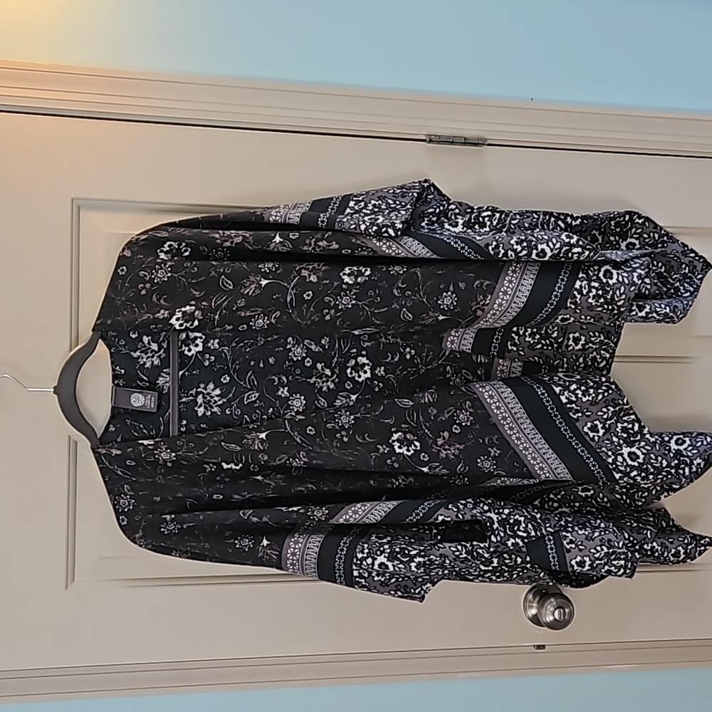Vince Camuto shawl